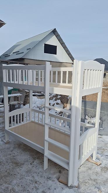 Детские односпальные кровати: Продаётся двухъярусный кровать(сосна).(Размер высота 1.80см длина — 9