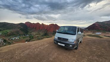 машина пассо: Toyota Hiace: 2004 г., 2.4 л, Механика, Газ, Минивэн