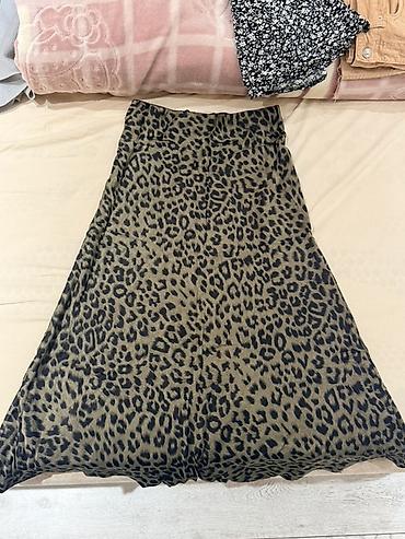 Leopar naxışlı ətək - Model: A-kəsim, midi uzunluq - Naxış: Qara