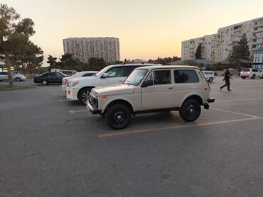 vaz2107 satisi: VAZ (LADA) 4x4 Niva: 1.7 l | 1986 il | 3659800 km Ofrouder/SUV