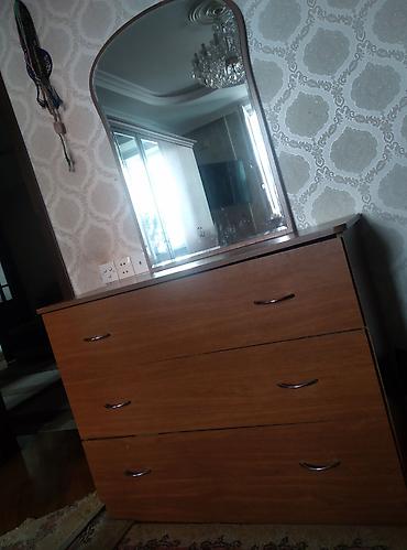 Aynalı komod - Material: ağac fakturalı laminat - Rəng: isti