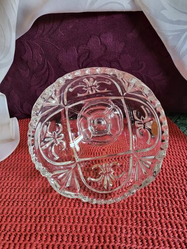 Kuhinjski setovi: Bombonijera nova pun kristal,rucni rad. Bohemija 70te. Sve na — 10