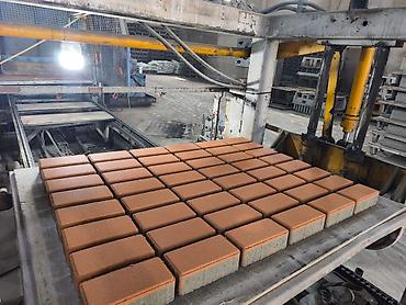 beton panel satisi: Rəngli səki daşları – zavod istehsalı - İkiqat qatlı vibropress — 1