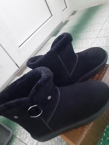 skecers bele patike: Vodootporne ženske čizme sa unutrašnjom postavom u broju 37. Boja — 2