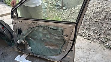 эштк: Передняя и задняя правые двери для седана Toyota Allion 2004 года — 2