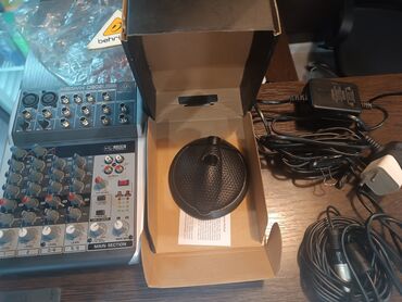 səs guclendirici: Behringer XENYX Q802USB mikseri, səkkiz girişli və iki avtobuslu