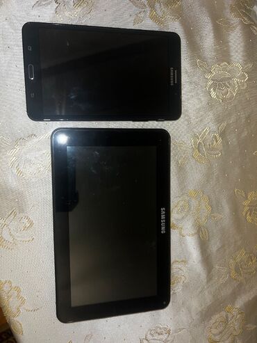 Samsung: Samsung planwetler. Ekrani deyisilmelidir. Ikisi birlikde 50 m