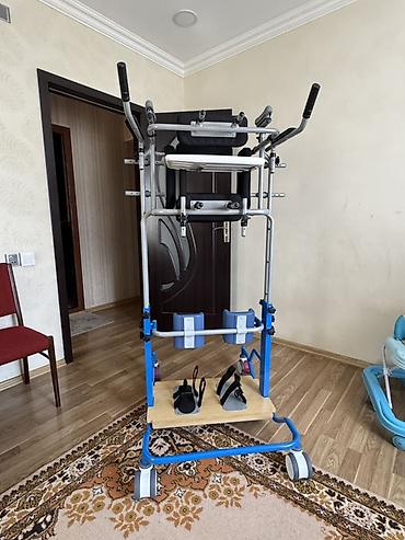 4 ayaqli celik: Uşaq/yeniyetmələr üçün reabilitasiya trenajoru – vertikalizator və — 1