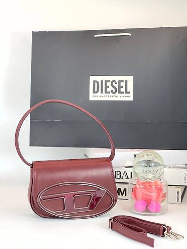 roze poze: Diesel ženska torba – model sa prepoznatljivim ovalnim logoom napred — 6