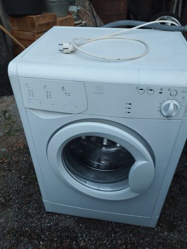 стеллаж над стиральной машиной: Стиральная машина Indesit, Б/у, Автомат, До 5 кг, Полноразмерная