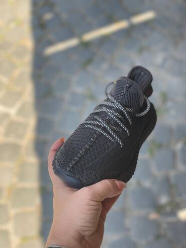 Patike: Adidas Yeezy Boost 350 patike

Novo
Brojevi 36 do 46 — 7