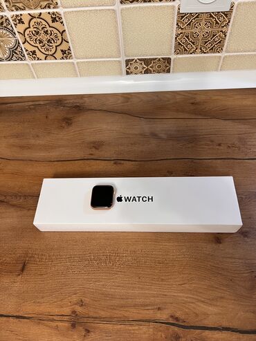 зарядка для смарт часов: Продам Apple Watch SE 40mm Практически новые. Цвет золотой. Весь
