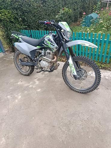 200 кубов: Эндуро мотоцикл Lifan (серия XR/Enduro), 4-тактный, воздушное — 3
