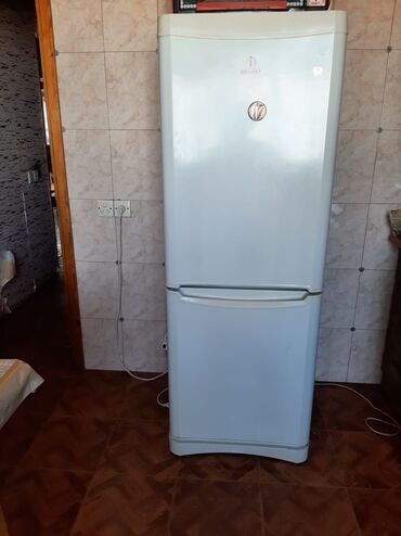soyducu gence: İşlənmiş 2 qapılı Indesit Soyuducu Satılır, rəng - Ağ