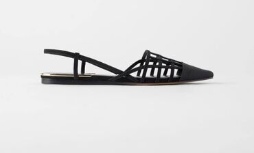 Sandals & Flip-flops: Zara