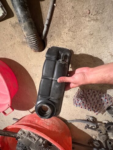 Bamperlər, buferlər: Xirda siniqlari var ve ekseriyyet ustundedi.shekildeki hamisini uygun — 11