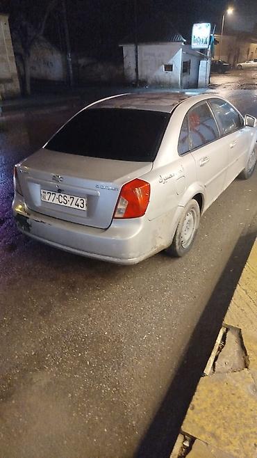 Chevrolet: Chevrolet Lacetti sedan - Kuzov: 4 qapı, gümüşü rəng, tonlanmış arxa — 4