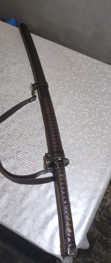 сидушка на велосипед: Японский меч (катана) с ножнами и ремнём для ношения через плечо
