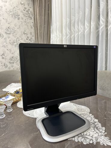 Monitorlar: 360 dərəcə dönə bilən ekran Hp model,Güc kabeli və Vega-Vega+Vega-Hdmi