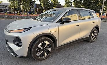 daf 2001: Changan Qiyuan Q05: 2025 г., 4.3 л, Робот, Электромобиль, Кроссовер — 1