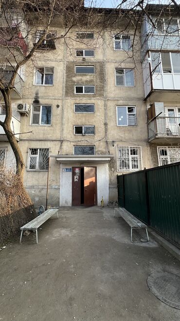 3 комнатная квартира 106 серия: 2 комнаты, 48 м², 103 серия, 3 этаж, Косметический ремонт