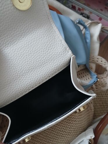 Классические сумки: Продам Сумочки! Цвета бежевый, чёрный и светло-кофейный. Абсолютно — 4