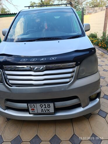 тойота минивэн левый руль бу: Серебристый минивэн Toyota Noah с передним расположением двигателя