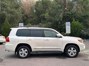 Toyota Land Cruiser: 2013 г., 4.6 л, Типтроник, Бензин, Внедорожник