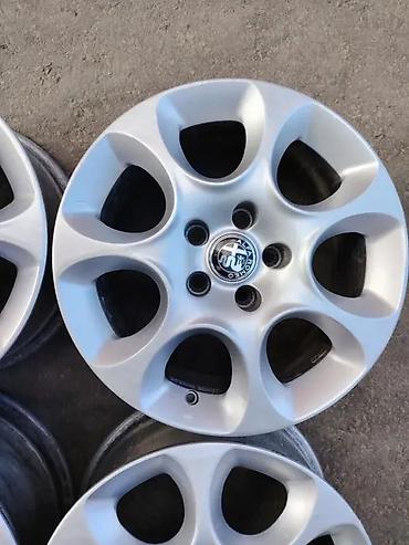 kompletni točkovi: Alu felne R16 Alfa Romeo 5x110. Alu felne R16 Alfa Romeo 5x110 7jx16H2 — 4