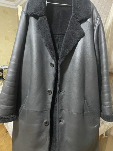 qaqa geyimi: Qara rəngli uzun kişi/kadın dəridən kürk palto. - Material: xarici