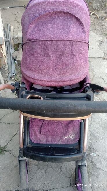 хорошие детские коляски: Коляска, цвет - Фиолетовый, Б/у