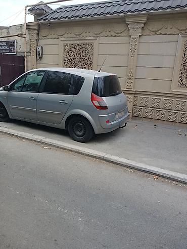 panel vurmaq: Renault Scenic, gümüşü rəng, 5 qapı, kompakt minivan. tək problem — 2