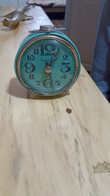 старинные часы: Продаю цена за каждую по 1000сом состояние как на фото