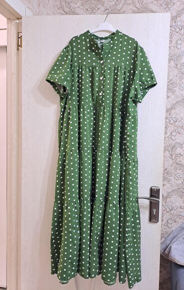 Костюмы: Yawil aq qarowkali platya.Az geyilib.48.50 razmer geyine biler.Cox