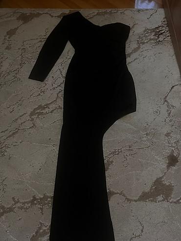 Kompleti: Set odeće 1) Elegantna crna haljina - Duga, uz telo, asimetrična — 1