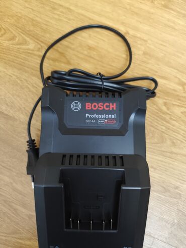 inspekcijska kamera za telefon: Novi nekorišćeni Bosch professional punjač GAL 18V-40 Kompaktni punjač