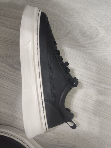 Krasofkalar və idman ayaqqabıları: Qara-rəngli uniseks idman ayaqqabısı. krasovka.Krasovka. 42-42.5 — 2