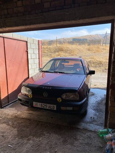 Volkswagen: Volkswagen Golf: 1994 г., 1.8 л, Механика, Бензин, Седан