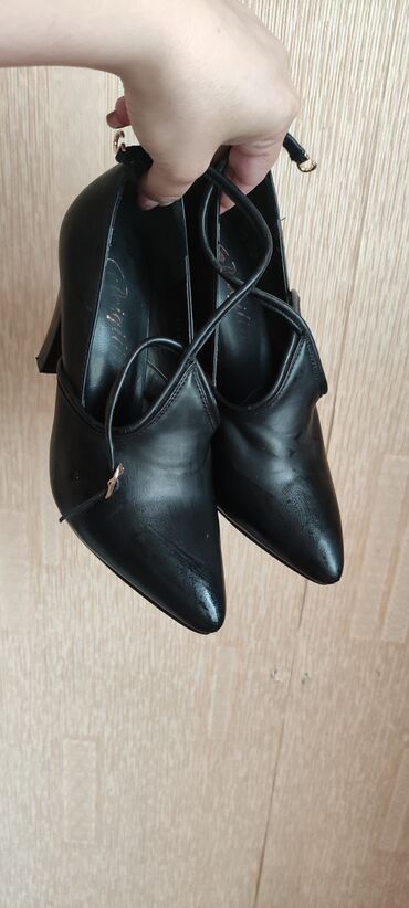 Tuflilər: Tuflilər, Ölçü: 36.5, rəng - Qara, İşlənmiş — 9