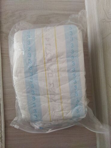 отдам даром новорожденные вещи: Женский одноразовый памперс, размер тройка,4 шт. отдам даром