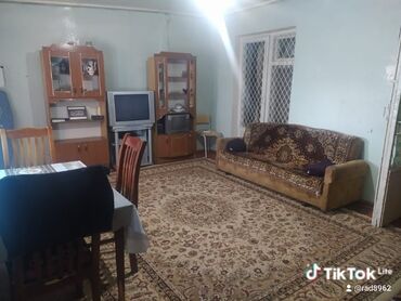 su çəni̇: Salam Yevlax Nizami prospek 2 mərtəbəli binanın birinci mərtəbəsində 4