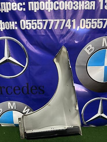 moning: Крыло Переднее правое Mercedes-Benz, 2010 г., Б/у, Оригинал — 2
