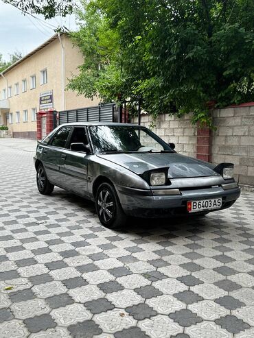 Mazda: Mazda 323: 1991 г., 1.6 л, Механика, Бензин, Хэтчбэк