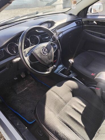 Dongfeng: Dongfeng S30: 1.6 l | 2014 il 400 km Sedan — 3