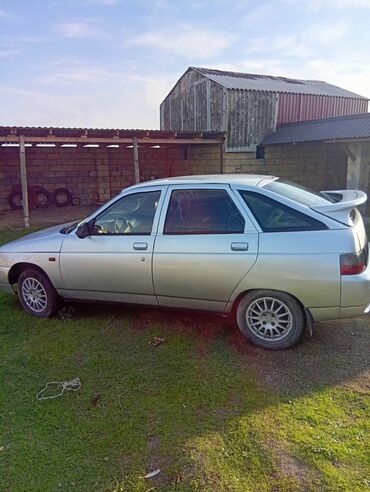 VAZ (LADA): LADA 2112 (hatchback), gümüşü rəng. - Kuzov: 5 qapılı, arxa spoylerli — 5