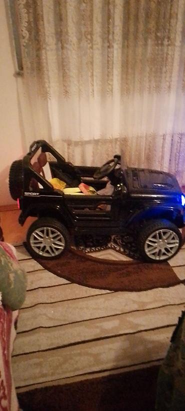 uşaq arabası satılır: Uşaq üçün elektrikli maşın – Jeep tipli, qara rəng. Xüsusiyyətlər: - — 2