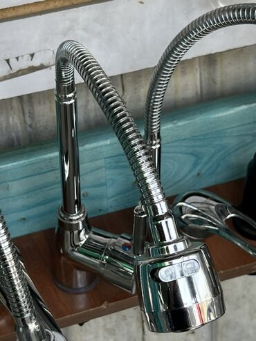 краник для кухни: Кухонный смеситель с гибким изливом и душевой лейкой - Материал