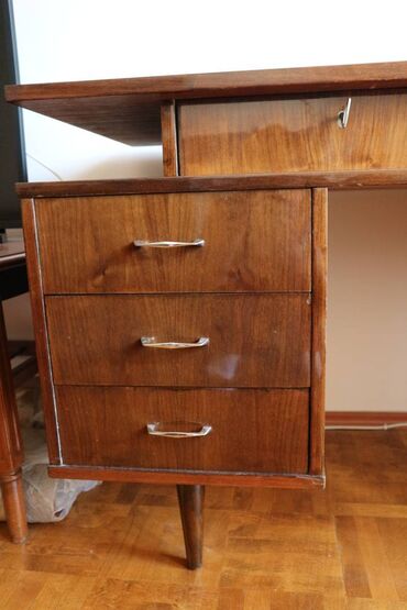 Письменные столы: Письменный стол, Б/у — 28