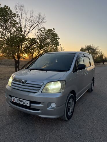 машина кейж: Toyota Noah: 2003 г., 2 л, Автомат, Бензин, Вэн/Минивэн