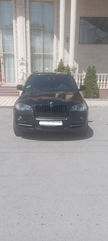 набор ключей force: Черный внедорожник BMW X5,E70 характеризующийся агрессивным внешним